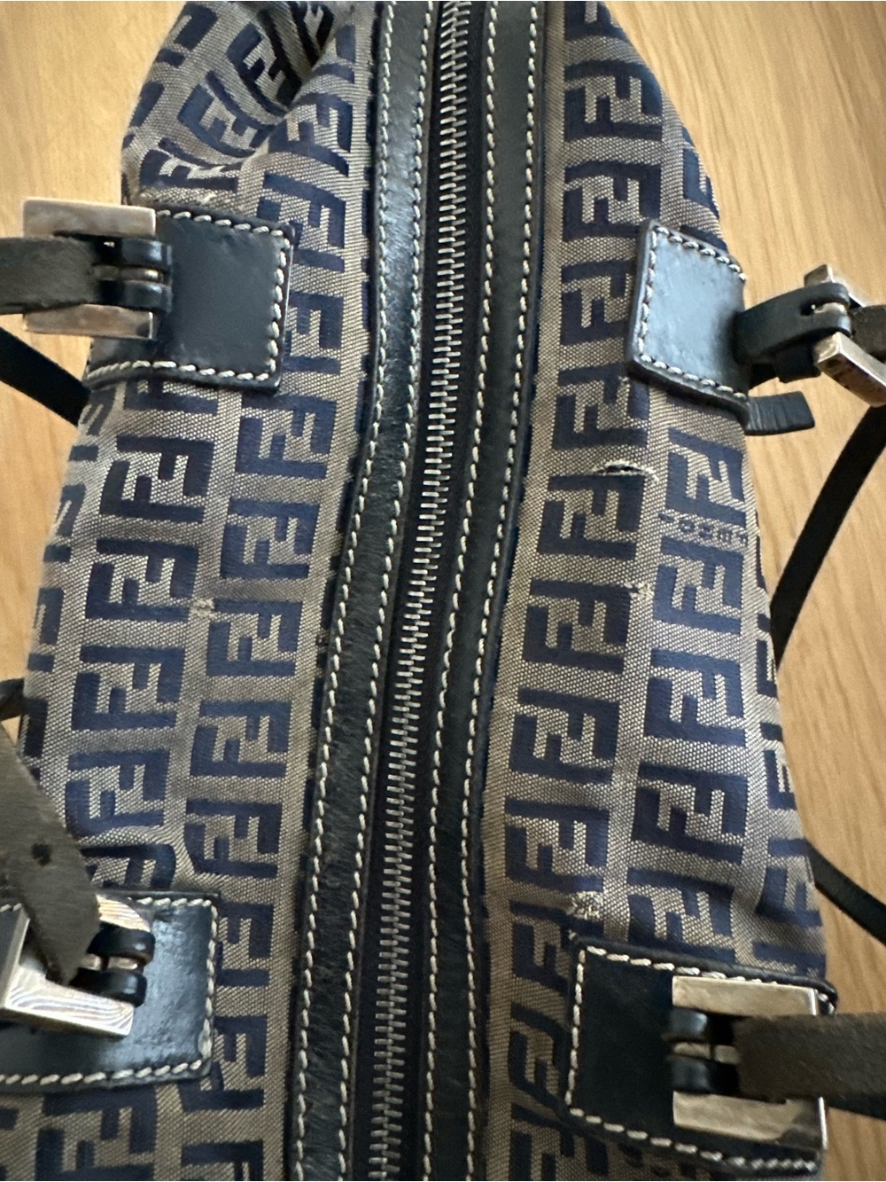Fendi Shoulder Bag - Picture 5 of 8